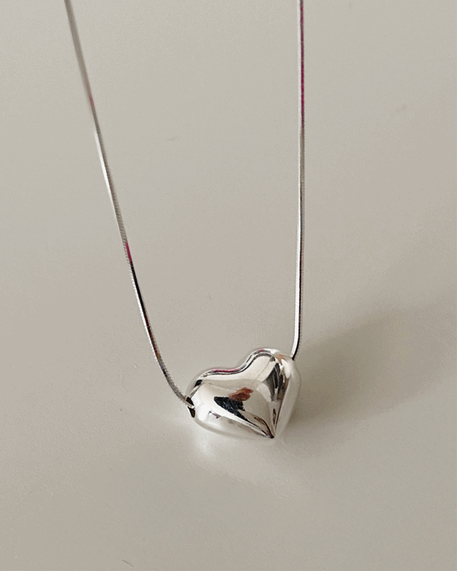 [92.5 silver] bold heart snake necklace 엣더룸